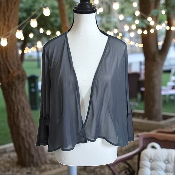 New With Tags Gray MarlaWynne Collection Chiffon Mesh Open Shrug Size Med - Picture 1 of 9